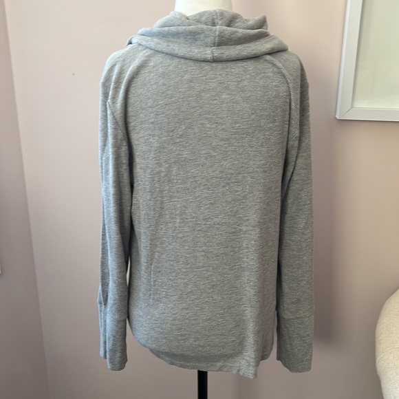 Tommy Hilfiger l Grey Long Sleeve Sweater - Picture 3 of 5